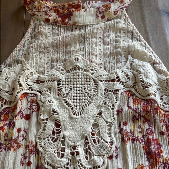 Coco & Jaimeson Crochet Boho top - Picture 4 of 4